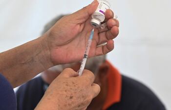 Vacunatorio en la Costanera de Asunción, en donde acude muy pocas personas actualmente.