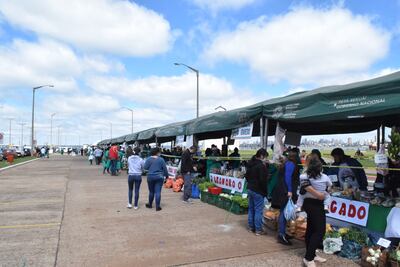 La primera de las tres ferias “Automag” se realizó el nueve de septiembre pasado, con gran concurrencia de compradores y expositores. Se pueden adquirir productos frescos de granja.