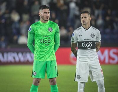 Gastón Olveira (i) y Derlis González (d), jugadores de Olimpia.