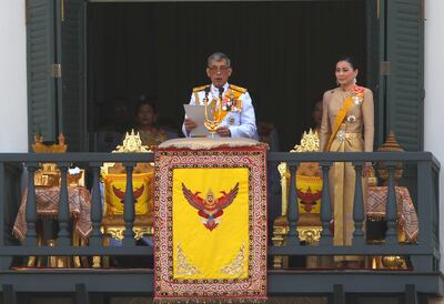 La princesa Sirivannavari Nariratana, el príncipe Dipangkorn Rasmijoti, la princesa Bajrakitiyabha, el rey Maha Vajiralongkorn Bodindradebayavarangkun y la reina Suthida en Bangkok, en una forografía del 6 de mayo de 2019.