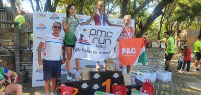 Podio de la categoría principal de damas, que tuvo un recorrido de 24 kilómetros.