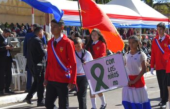Los estudiantes repudiaron los casos de abuso y acosos que sufren los niños en las escuelas.