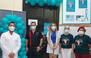 Los doctores Raúl Fanego, Luis Prats, director de Callei; Sofía Ramos, directora médica, entre otros.