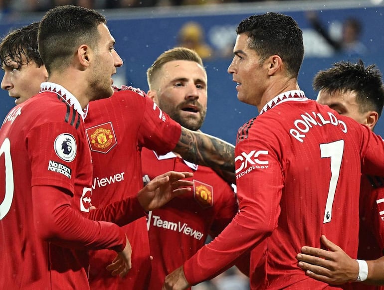 Cristiano Ronaldo festejando su gol número 700 con sus compañeros del Manchester United. (Instagram/Cristiano Ronaldo)