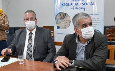 Carlos Bogado, director de AOP, y Pedro Halley, gerente de Prestaciones Económicas del IPS (i a d).