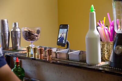 Un total de 23 modalidades diferentes enseñan de manera online los instructores de la Escuela de Artes y Oficios.