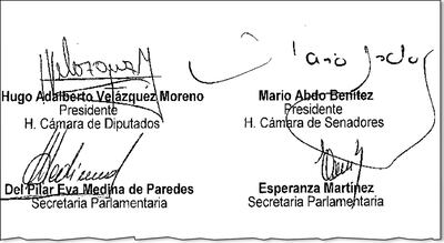 Parcial de una de las hojas de la Ley N° 5530/16, que muestra la firma de Marito y de Velázquez.