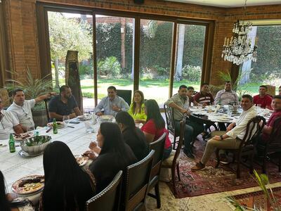 El gobernador de Canindeyú, “Tigre” Ramírez (izq., camisa negra), junto con Horacio Cartes.