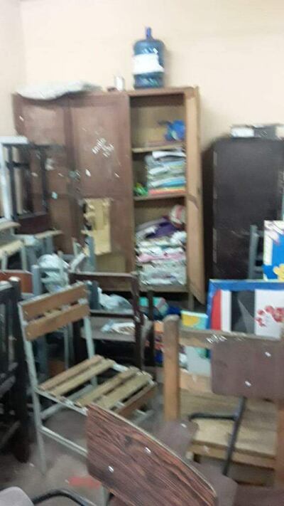 Los delincuentes rompieron los armarios, destrozaron muebles, esparcieron documentos en busca de las cosas que pudieran robar y que sean fácilmente comercializadas.