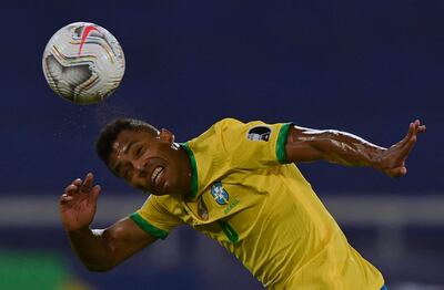 Alex Sandro, lateral brasileño que anotó un gol contra Perú.