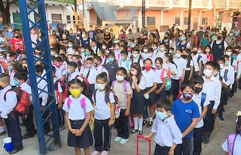 Ante el crecimiento de la población de estudiantes en la escuela República de Cuba, esperan la reparación de tres aulas para una mejor distribución del alumnado.