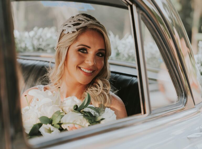 Bella y radiante la novia.