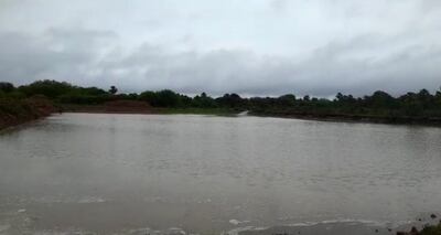 Uno de los tajamares de la población de Toro Pampa, colmado de agua tras la llegada de las lluvias en el Alto Paraguay.