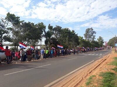 Indígenas y Campesinos piden que renuncien los políticos de turno.