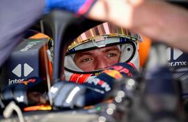 Max Verstappen, abordo del Red Bull Racing, durante las sesiones de este viernes para el Gran Premio de Bahréin, la primera fecha del Mundial 2023 de la Fórmula 1.
