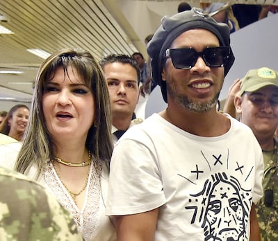 Dalia López sigue prófuga, mientras que Ronaldinho Gaúcho cumple arresto domiciliario en un hotel de Asunción.