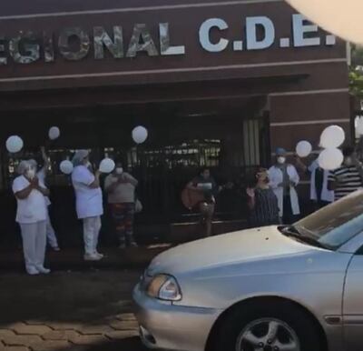 Los funcionarios de Hospital Regional despidieron los restos de Isidora Aguirre de Dielma.