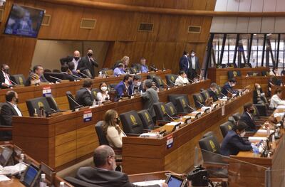 Diputados colorados cartistas y abdistas se valieron de sus números para ratificarse en su sanción inicial. Imagen de la sesión ordinaria de ayer en la sala de sesiones de la Cámara Baja.