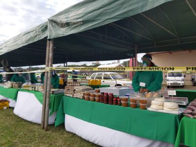 Feria de productos de agricultura familiar en la Costanera