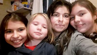 Alicia Vázquez junto con sus hijas, Nilsia, Irazema y Lenny.