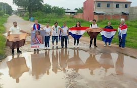 Manifestantes en uno de los denominados "Bachetour" de Mariano Roque Alonso.