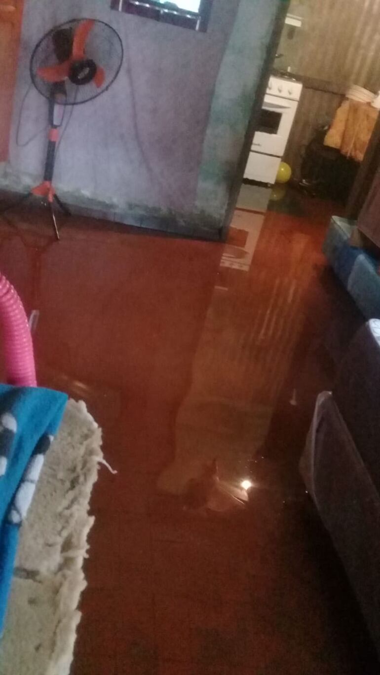 Viviendas inundadas en Ayolas