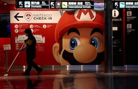 La imagen del personaje Super Mario adorna un aeropuerto.