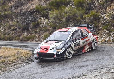 El británico Elfyn Evans (Toyota Yaris) lidera en Montecarlo por apenas 7,4 segundos sobre su compañero, el francés Sébastien Ogier. AFP