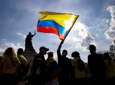 Colombianos residentes en  París se sumaron a las protestas.