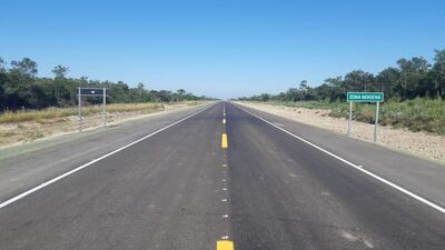 Primeros kilómetros de asfaltado en Alto Paraguay.