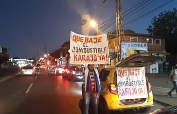 Conductores de todas las plataformas se movilizaron por alza de combustible.