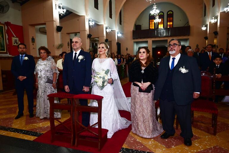 Fueron sus padrinos Fernando Rodríguez Duarte y Azucena Duarte Vda. de Rodríguez; Cinthia Cano De Bavay y Richard Cano De Bavay.