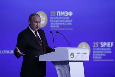 El presidente de Rusia, Vladimir Putin, durante un foro económico San Petersburg. (EFE)