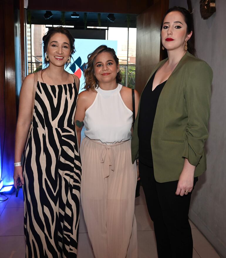 Ale Rojas, Angie Mendieta y Verónica Domenech.