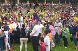 Luego de dos años de ausencia física (2020-2021) a causa de la pandemia, los feligreses católicos volvieron a colmar el predio del emblemático Santuario Nuestra Señora del Rosario.