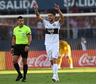 Alejandro Silva abrió el superclásico en el primer tiempo.