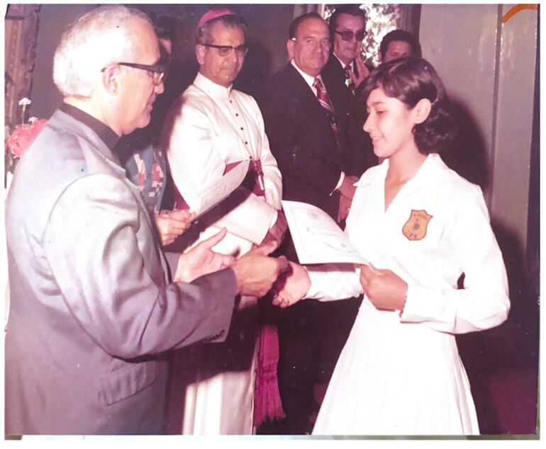 Doctora Nancy Garay de adolescente en el colegio
