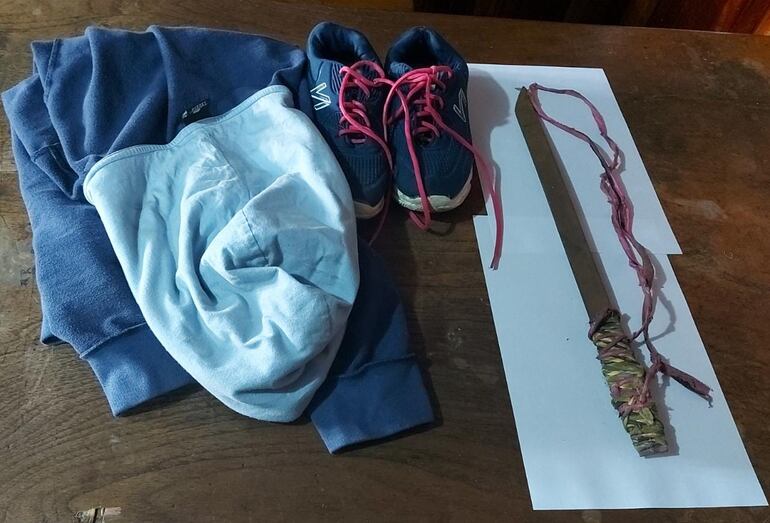 En poder del sujeto se encontraron vestimentas que coinciden con las filmaciones de circuito cerrado así como un machetillo.