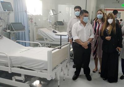 El ministro Julio Borba recorrió las salas con nuevas camas.