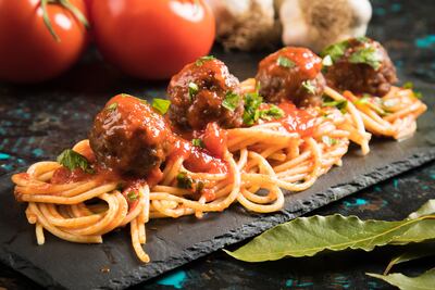 Fideos con albóndigas.