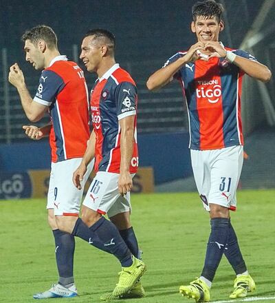 El festejo de Robert Morales tras anotar gol frente a Sol.