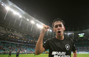 Matías Segovia gana y lidera con Botafogo el campeonato brasileño.