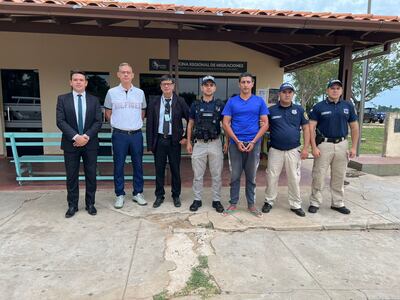 Agentes de la Interpol, trasladaron a Puerto Bermejo, Argentina, a un ciudadano argentino, condenado por la justicia paraguaya a 10 años de prisión.
