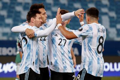 Lautaro Martínez (c) de Argentina celebra un gol con Lionel Messi, Julian Álvarez y Marcos Acuña en el partido del grupo A entre Bolivia y Argentina de la Copa América en el estadio Arena Pantanal en Cuiabá (Brasil).
