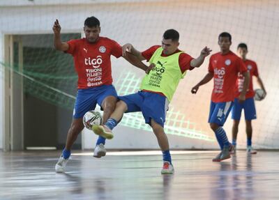 Javier Salas (d) ya se integró la semana pasada a los entrenamientos de la selección albirroja.