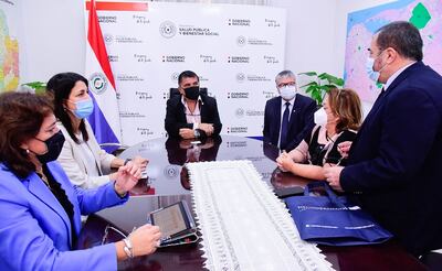 El ministro de Salud, Julio Borba se reunió con representantes de la Universidad de Córdoba para potenciar el uso del plasma excedente.