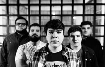 Kevin Tanaka (c) y su proyecto Psycho Key presentarán hoy las canciones de su nuevo EP "Silencio".