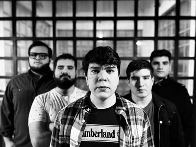 Kevin Tanaka (c) y su proyecto Psycho Key presentarán hoy las canciones de su nuevo EP "Silencio".