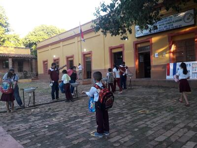 Alumnos de la escuela Ramon Bejarano, donde se detecto un caso positivo de covid en una alumna.