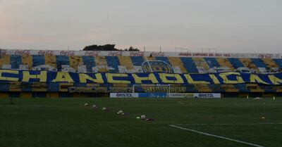 Luqueño y Cerro juegan en el Feliciano Cáceres.
